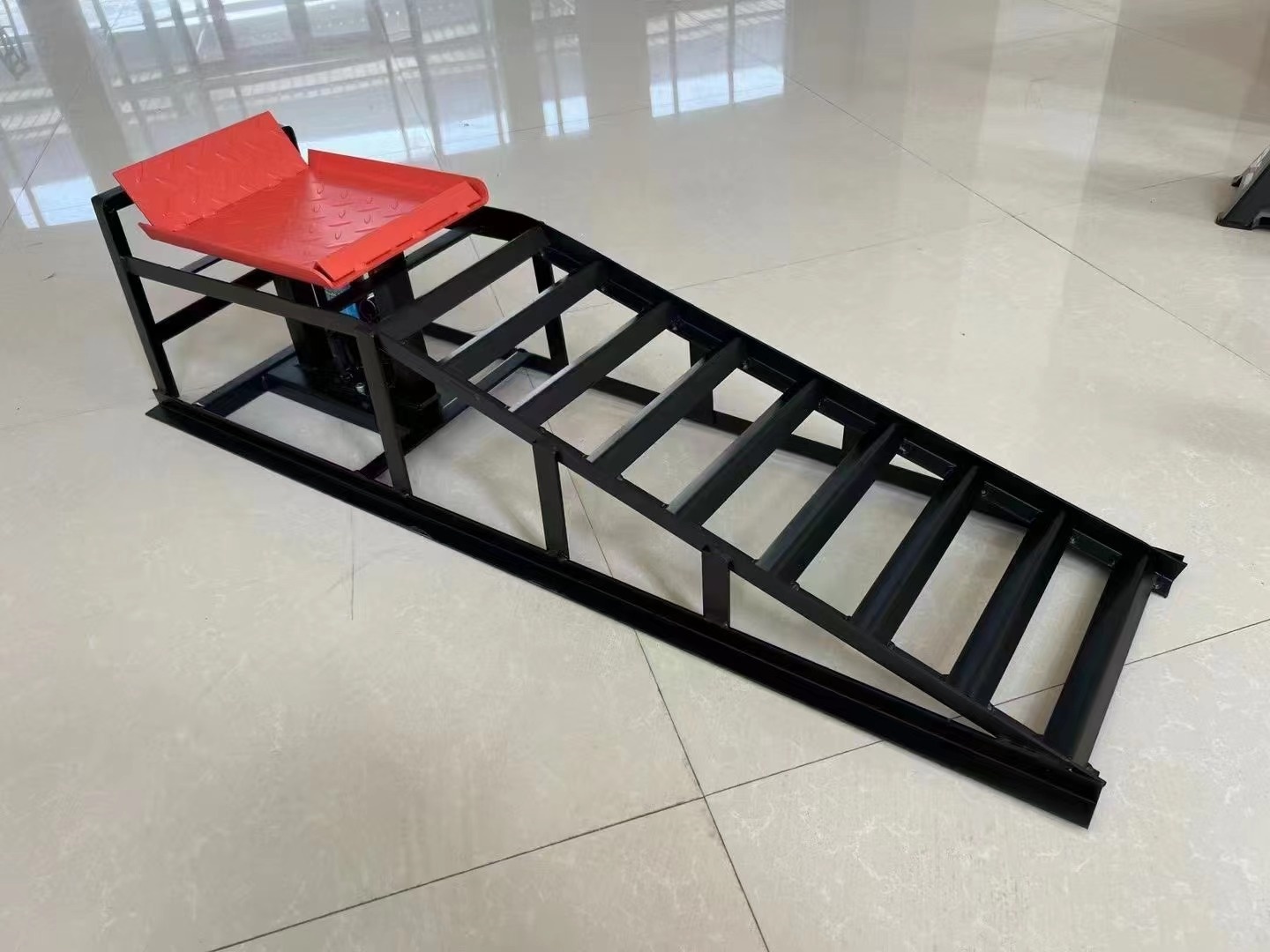 ทางลาดยกไฮดรอลิกแบบพกพาสำหรับจ - Hydraulic Car Lift บทวิจารณ์และราคา